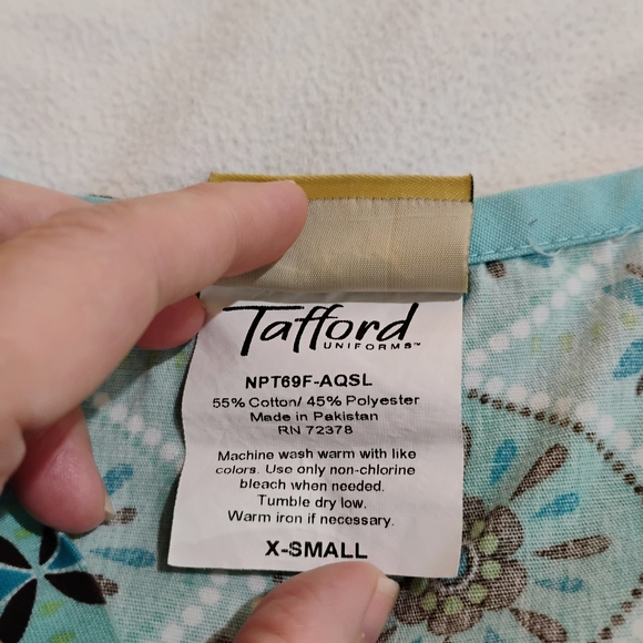 Tafford Teal and Black Patterned Women's Scrub Top With Pockets - Picture 6 of 8